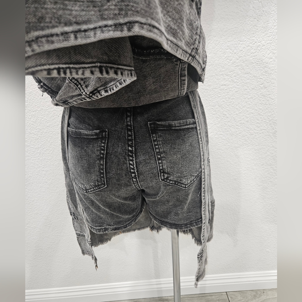 Boutique Layered Denim Shorts - Picture 7 of 10